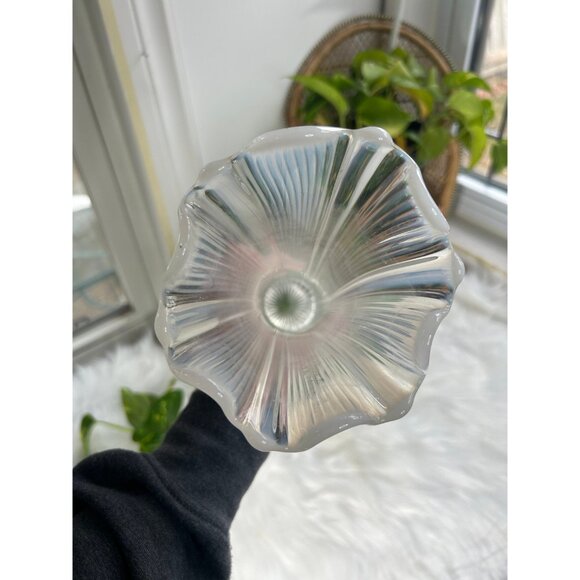 Carnival glass iridescent white swung/ripple/wave vase scratched inside - Picture 5 of 7